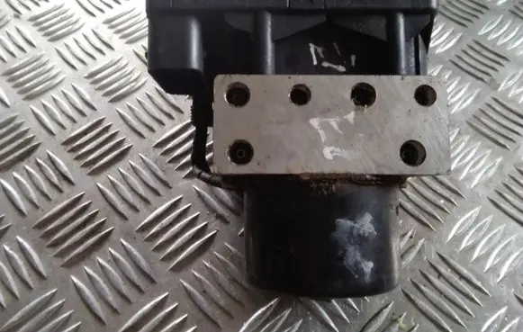 Chrysler Neon II ABS Pump 05293098AA 25094601313 P04509791AB