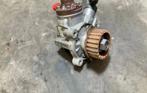 Peugeot Partner III Fuel injection high pressure pump 9811347380 0445010739