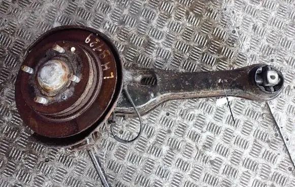 Volvo S40, V40 Rear wheel hub spindle/knuckle