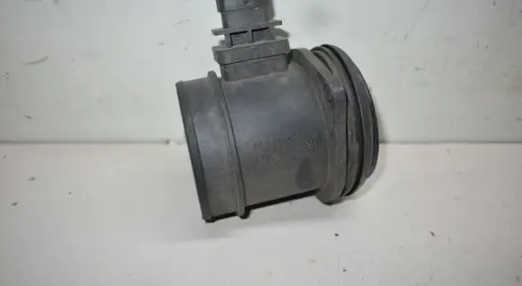 Volvo V70 Mass air flow meter 30677999 0281002730