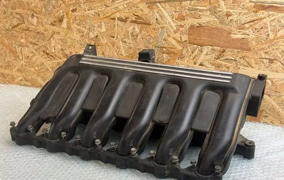 BMW 5 E39 Intake manifold 7789288 7792019 7798625