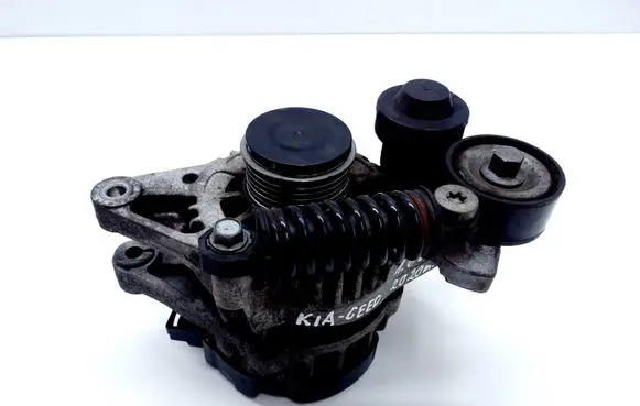 KIA Ceed Generator/alternator 373002U200