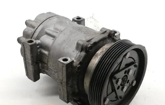 Nissan Qashqai Air conditioning (A/C) compressor (pump) 926009865R
