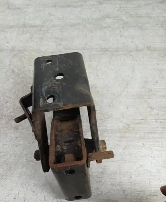 Engine mount bracket