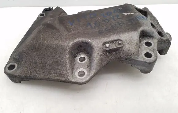 Mercedes-Benz Vito Viano W447 Engine mounting bracket A6222230001