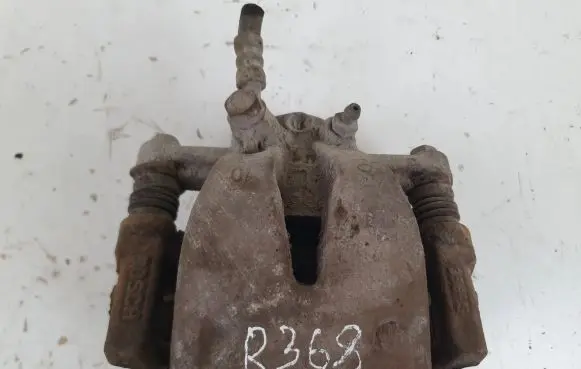 Toyota Corolla Verso AR10 Rear brake caliper