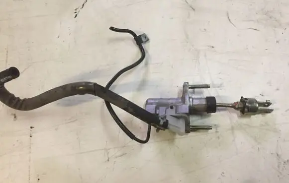 Toyota Corolla Verso E121 Clutch master cylinder