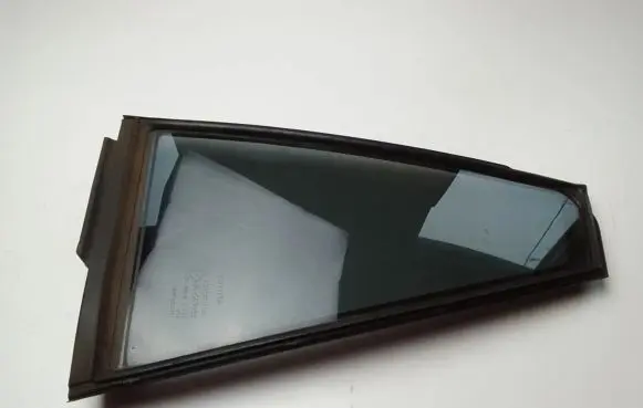 Toyota RAV 4 (XA40) Rear vent window glass 6818942050
