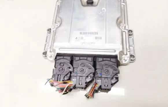 Volvo S40, V40 Engine control unit/module 30630418 edc15c3