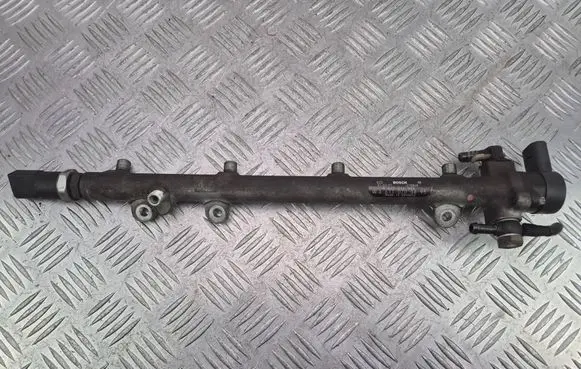 Mercedes-Benz C W203 Fuel main line pipe A6110700095 A6110780149