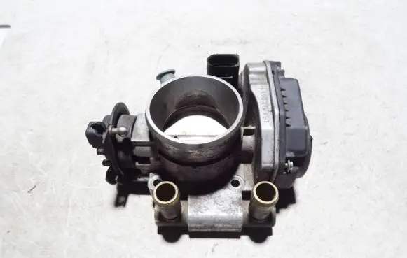 Volkswagen PASSAT B5 Throttle valve 058133063H