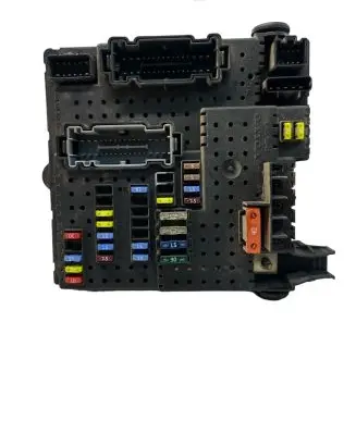 Volvo V70 Fuse module 8676391 05W021