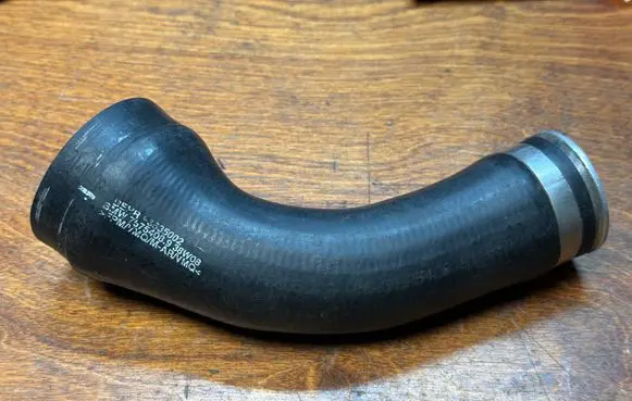 BMW 7 F01 F02 F03 F04 Intercooler hose/pipe 7575408 P3635002