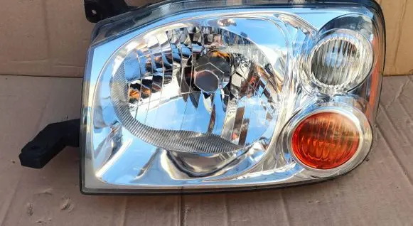 Nissan Navara D22 Headlight/headlamp 10-21611