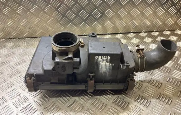 Toyota Prius (NHW20) Air filter box 197400