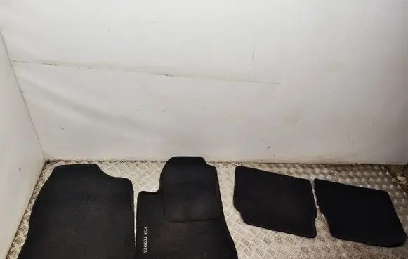 Toyota Avensis T250 Car floor mat set 