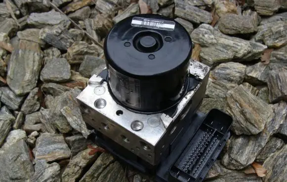 Nissan Navara ABS Pump 47660