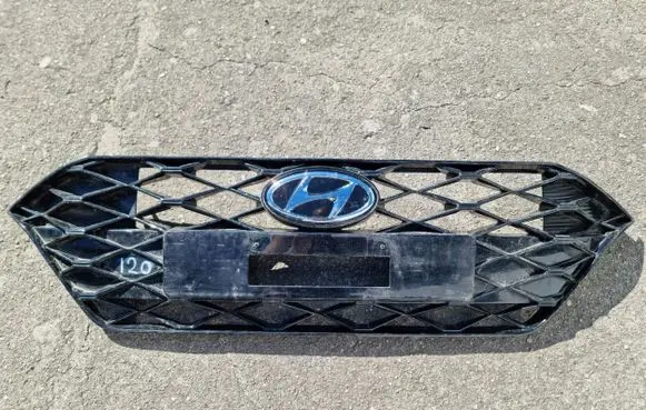 Hyundai i20 (GB IB) Front bumper upper radiator grill