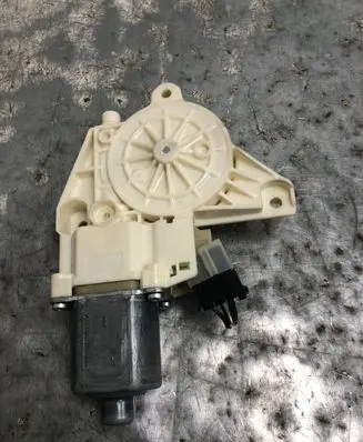 Mercedes-Benz C W204 Front door window regulator motor A2048200142