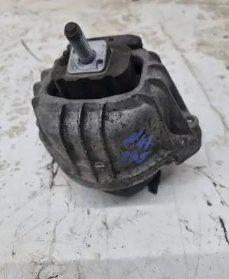 Engine mount bracket