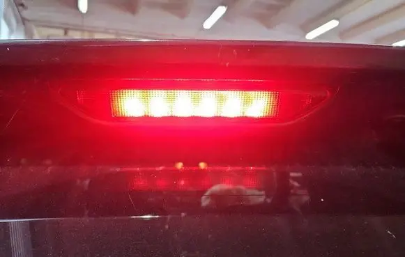Third/center stoplight