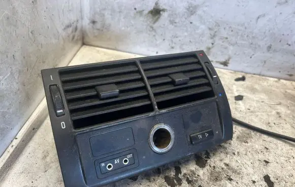 Rear air vent grill