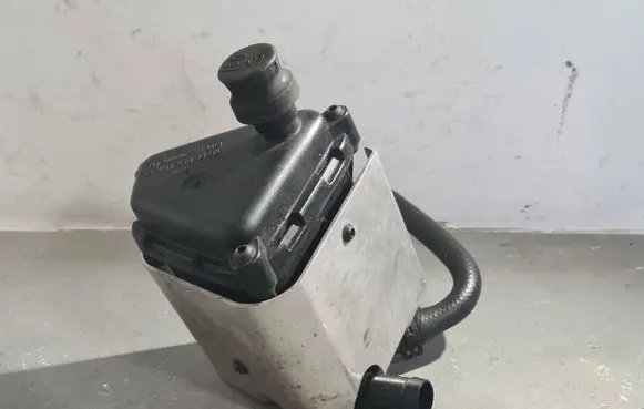 Power steering fluid tank/reservoir