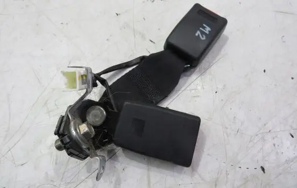 Mazda 2 Rear seatbelt buckle KRIS235789