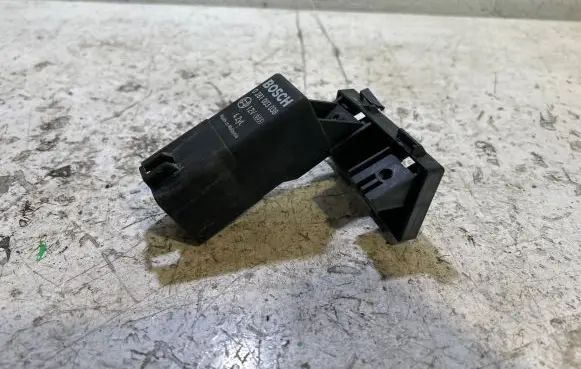 Glow plug pre-heat relay