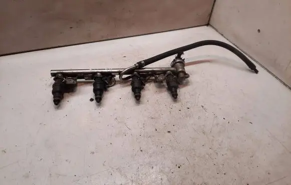 Audi A4 S4 B5 8D Fuel injectors set 058133681