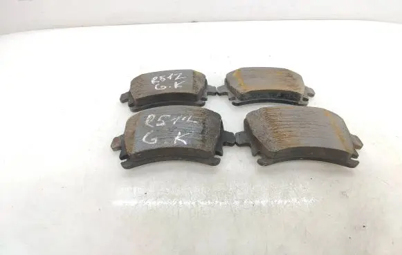 Volkswagen Caddy Brake pads (rear) 