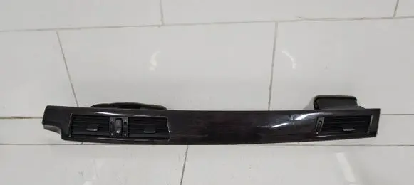 BMW 5 E60 E61 Dash center air vent grill 6910734 7009275