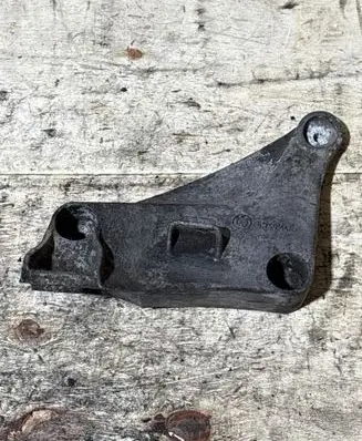 BMW 5 E39 Engine mounting bracket 6750441 22116750441 1097151