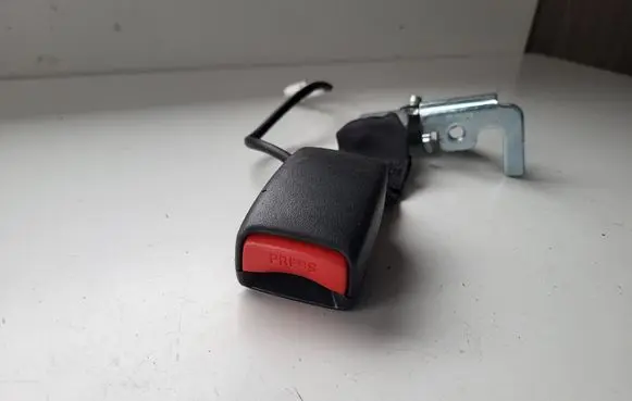 Nissan Qashqai Rear seatbelt buckle