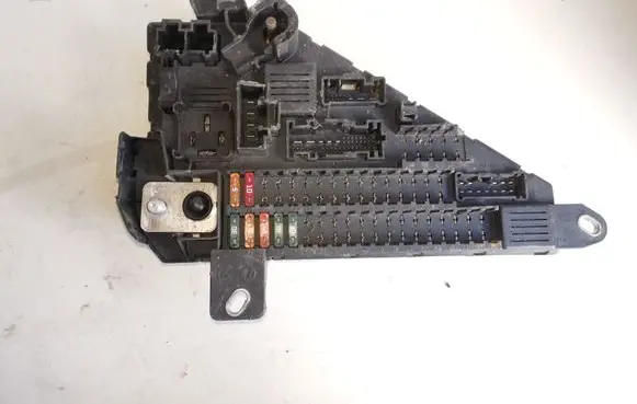 BMW 5 E60 E61 Fuse module 518956057 913883001 9138830