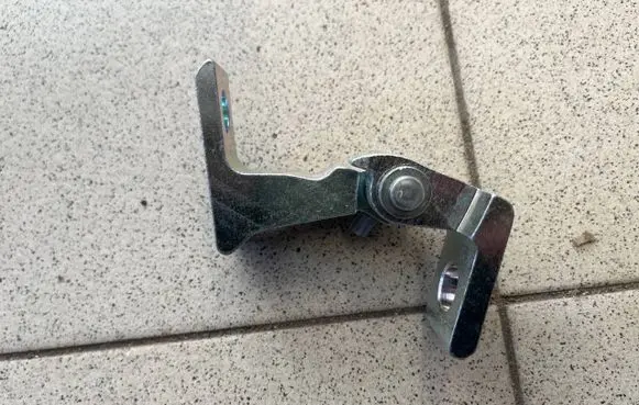 Audi A4 S4 B8 8K Front door upper hinge 8K0831402E A047058