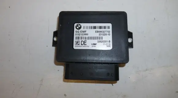 BMW 5 F10 F11 Rear brake EMF control unit/module 6863277