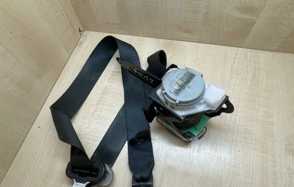 Opel Agila B Front seatbelt 8492051K10 045644 3066322