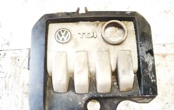 Volkswagen PASSAT B6 Engine cover (trim) 03g103925bp