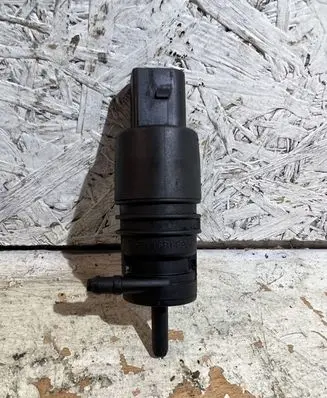 Volkswagen PASSAT B6 Windscreen/windshield washer pump 1K5955651