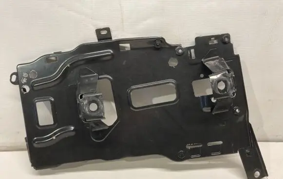 Peugeot 3008 II Battery tray 9815411580