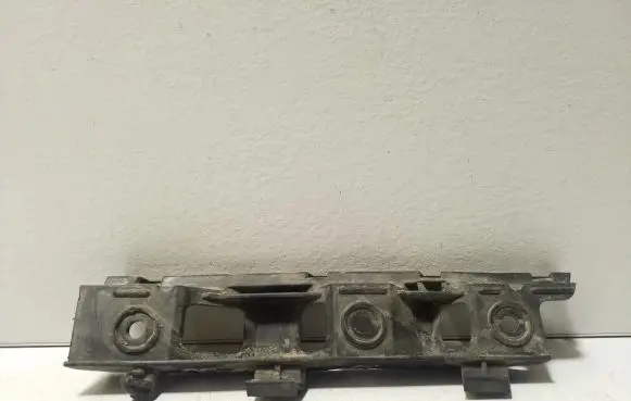 Volkswagen PASSAT B6 Front bumper mounting bracket 3C0807184