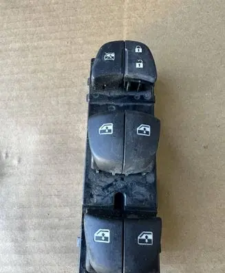 Nissan Qashqai Electric window control switch 