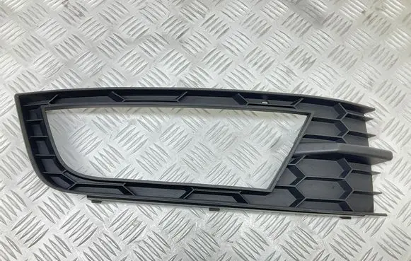 Skoda Octavia Mk3 (5E) Front bumper lower grill 5E0807682