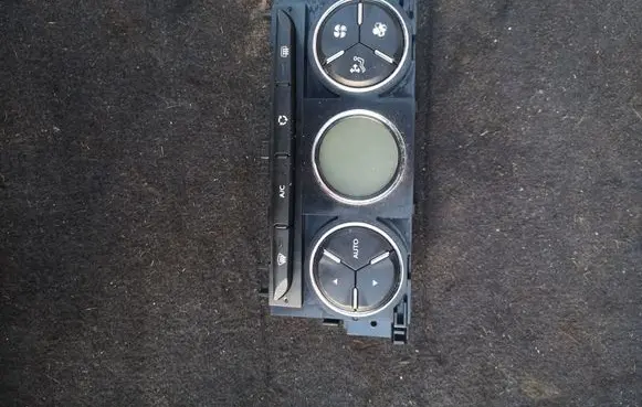 Citroen DS3 Climate control unit 96753994XT