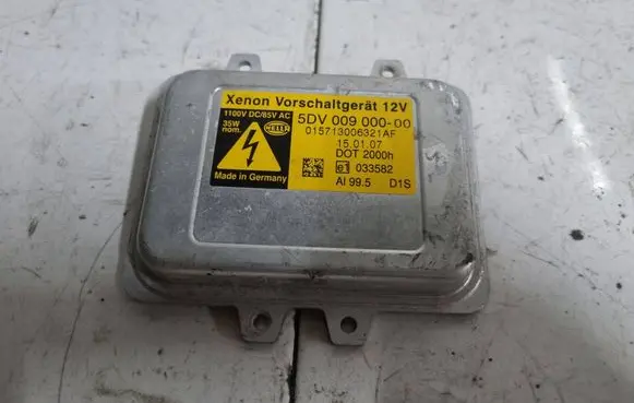 BMW 5 E60 E61 Headlight ballast module Xenon 100VDC85VAC E1033582 5DV00900000