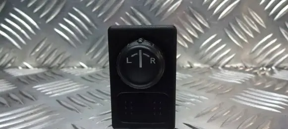 Nissan Almera Tino Wing mirror switch