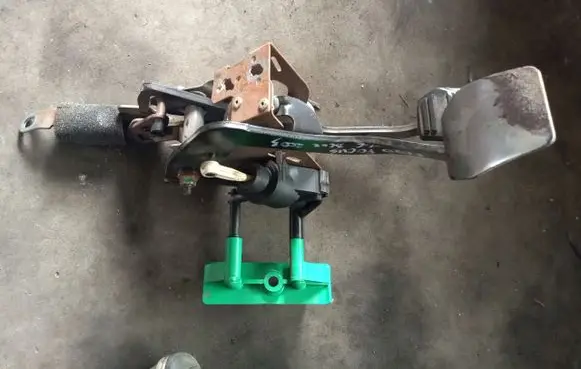 Ford Focus Brake pedal bracket assembly 982024551AB