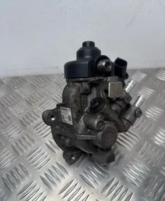 Volkswagen Golf VII Fuel injection high pressure pump 04L130755D 0445010537 11271113