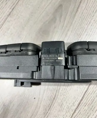 Mercedes-Benz C W203 Hazard light switch 3306170200 20382162